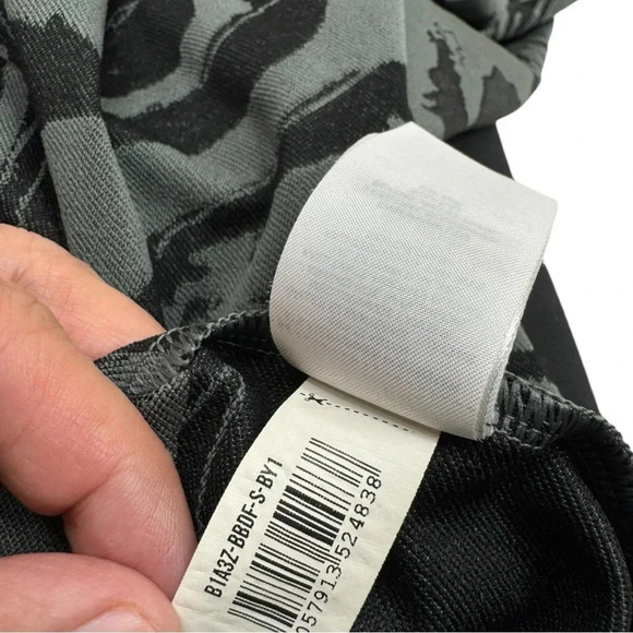 Gymshark Marble Long Sleeve Hooded Crop Pullover - Picture 6 of 10